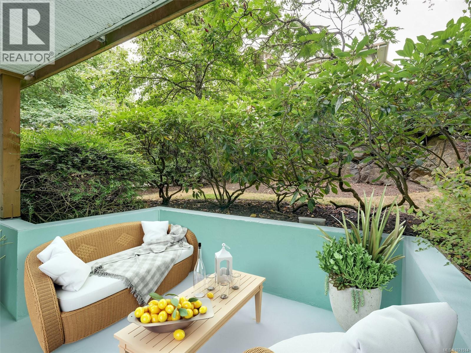 Single Family House Contemporary for Sale in   Marsett Pl Park Royal Place Saanich 