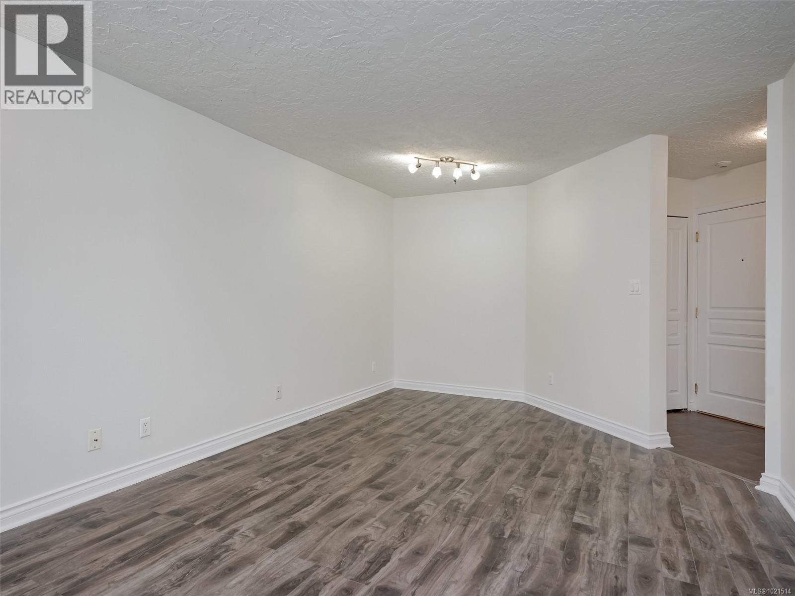 Single Family House Contemporary for Sale in   Marsett Pl Park Royal Place Saanich 