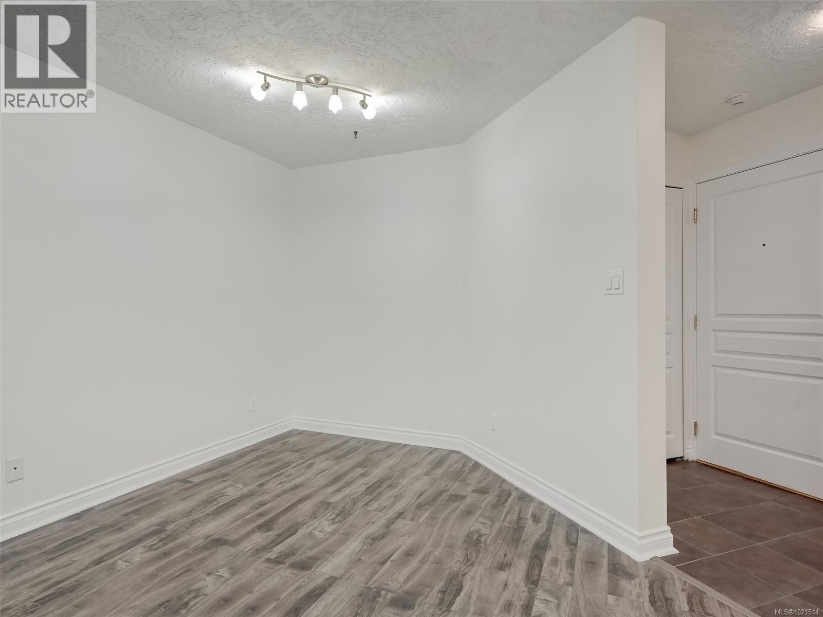 Single Family House Contemporary for Sale in   Marsett Pl Park Royal Place Saanich 