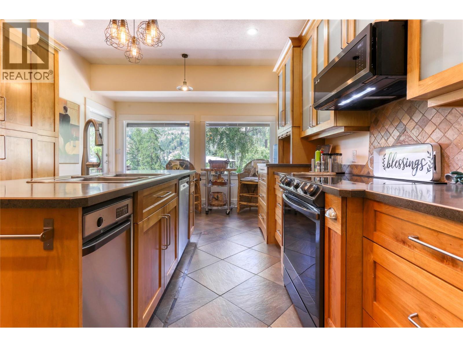 208 Ritchie Avenue, Trail