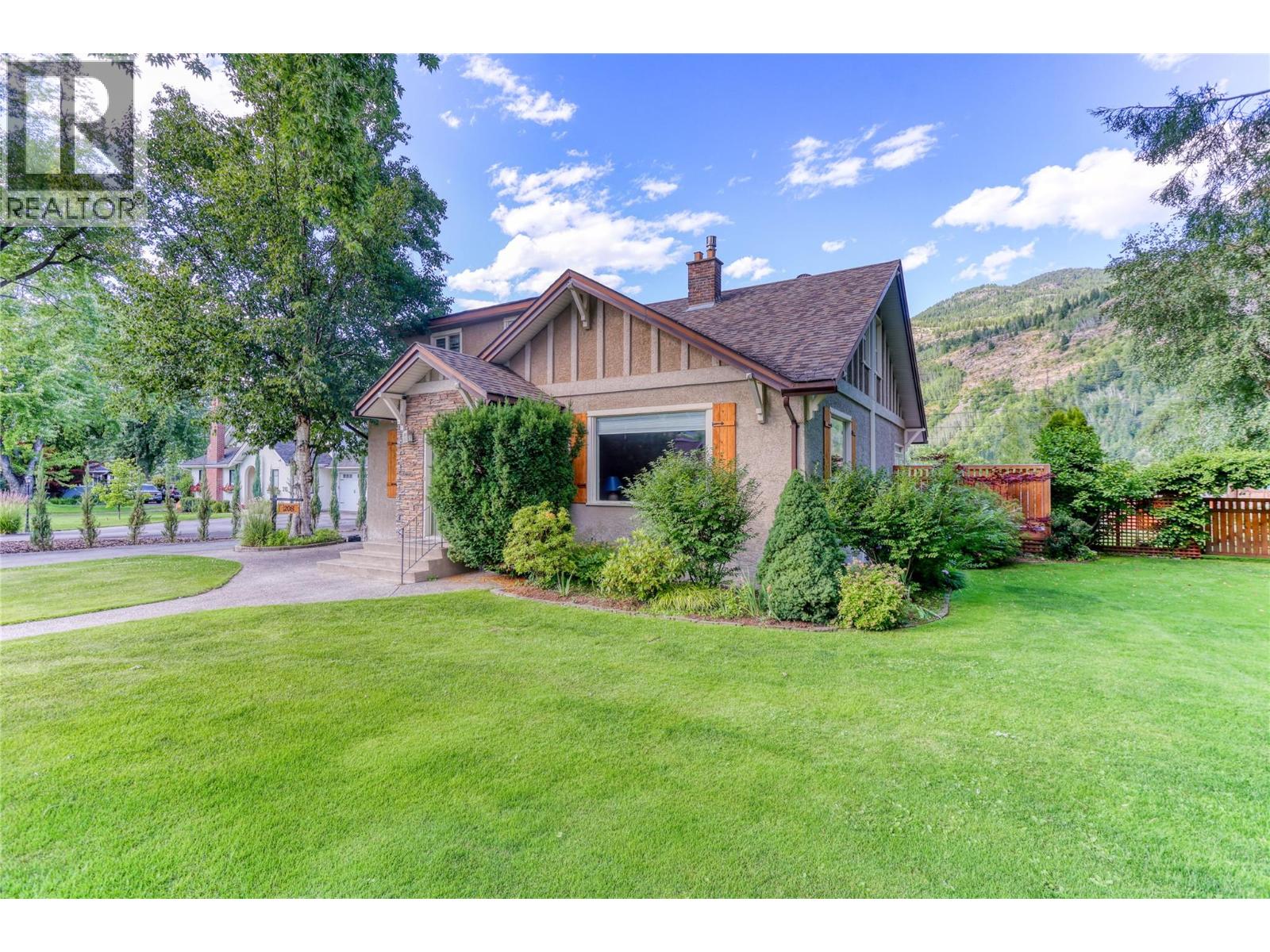 208 Ritchie Avenue, Trail