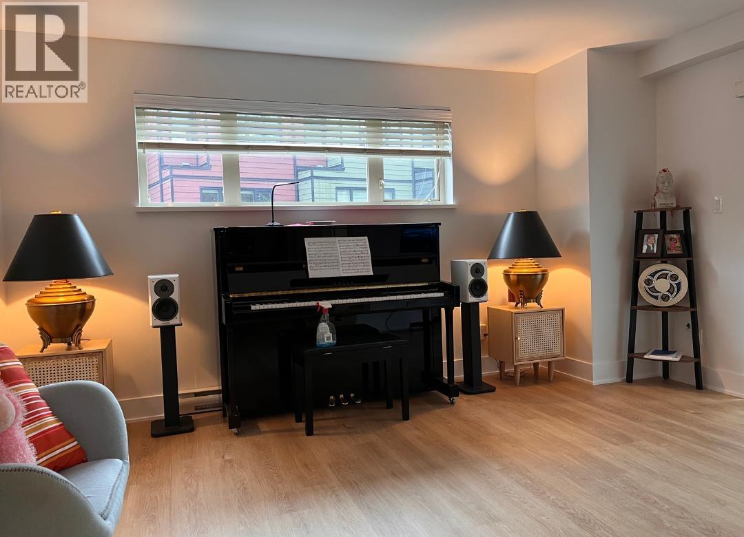 202 2138 OLD DOLLARTON ROAD, North Vancouver