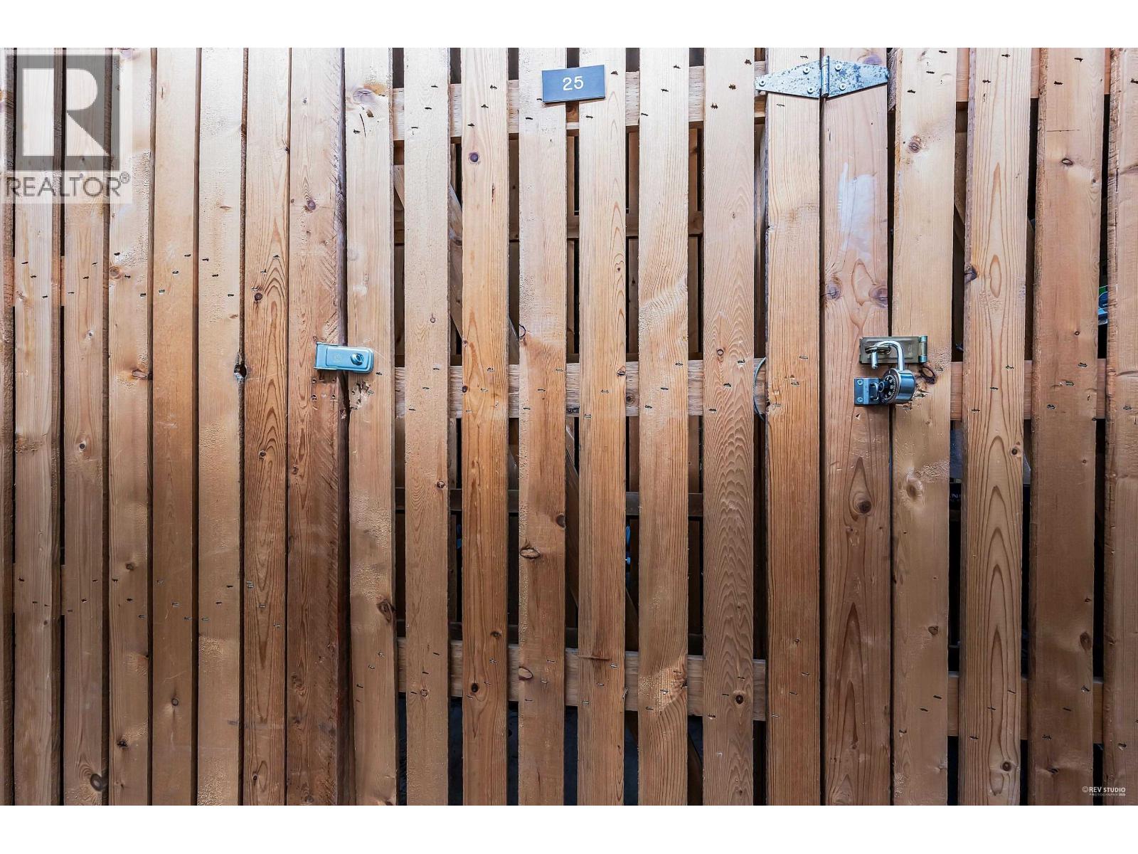 108 812 MILTON STREET, New Westminster