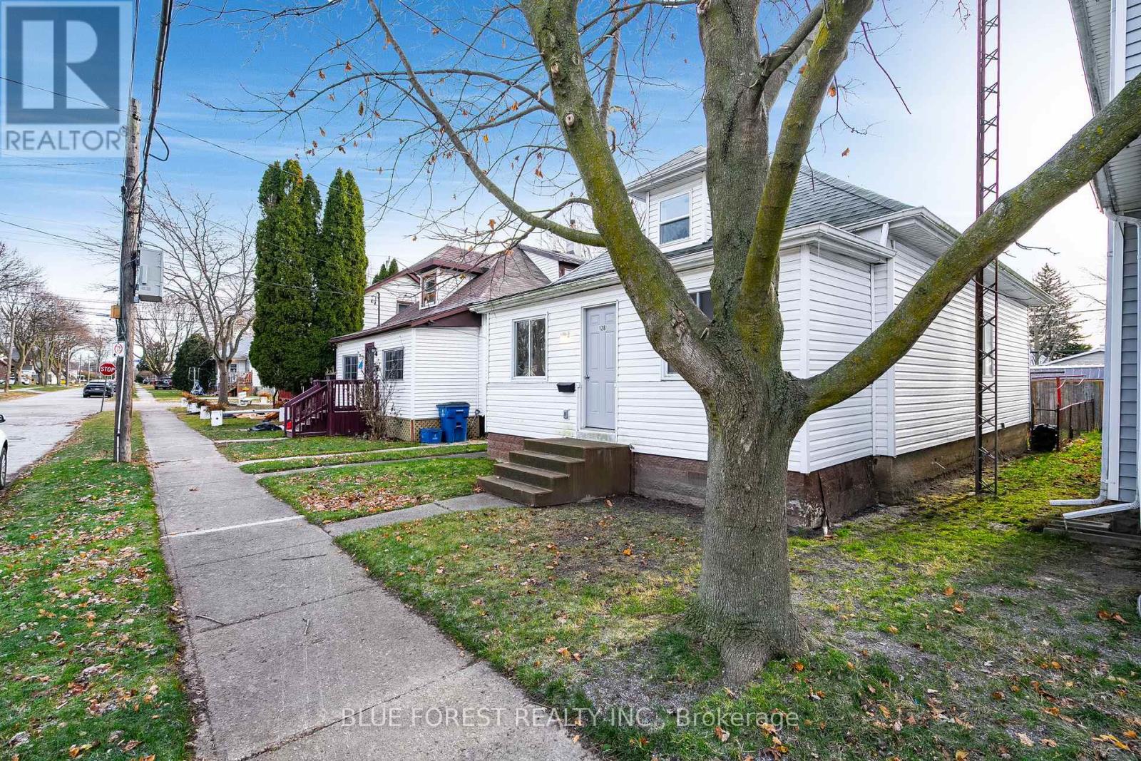 128 GRAY STREET - Photo 3 of 30, Chatham-Kent (Chatham), Ontario