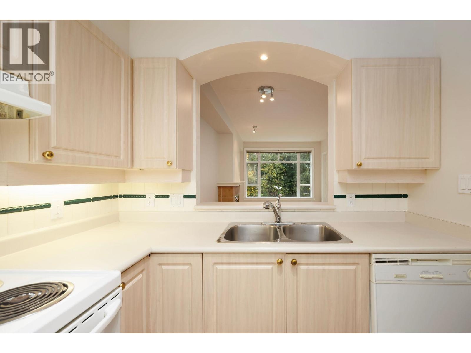 420 3600 WINDCREST DRIVE, North Vancouver