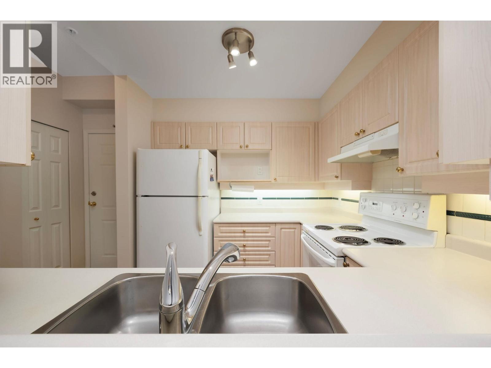 420 3600 WINDCREST DRIVE, North Vancouver