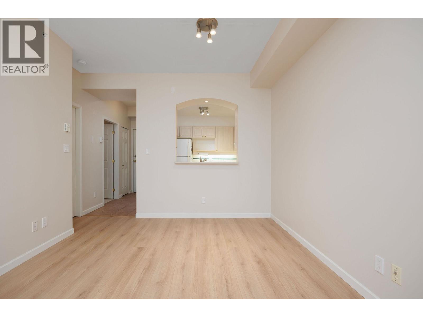 420 3600 WINDCREST DRIVE, North Vancouver