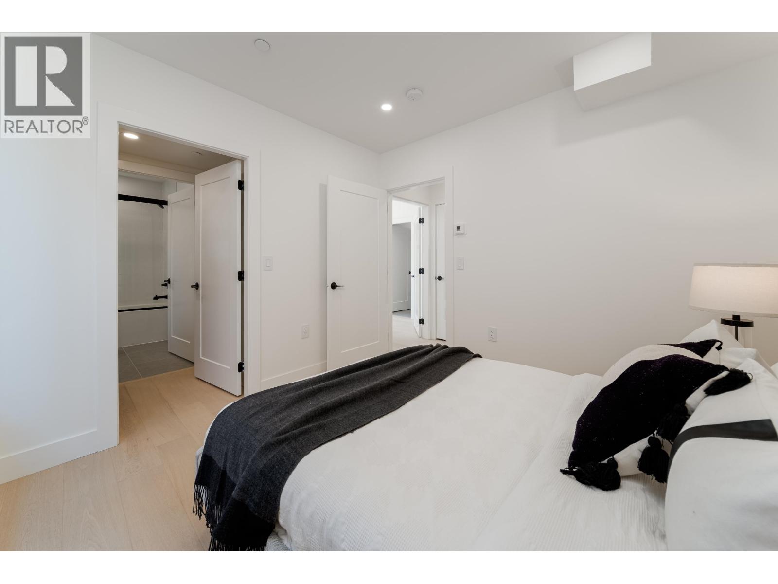 968 W 17TH AVENUE, Vancouver