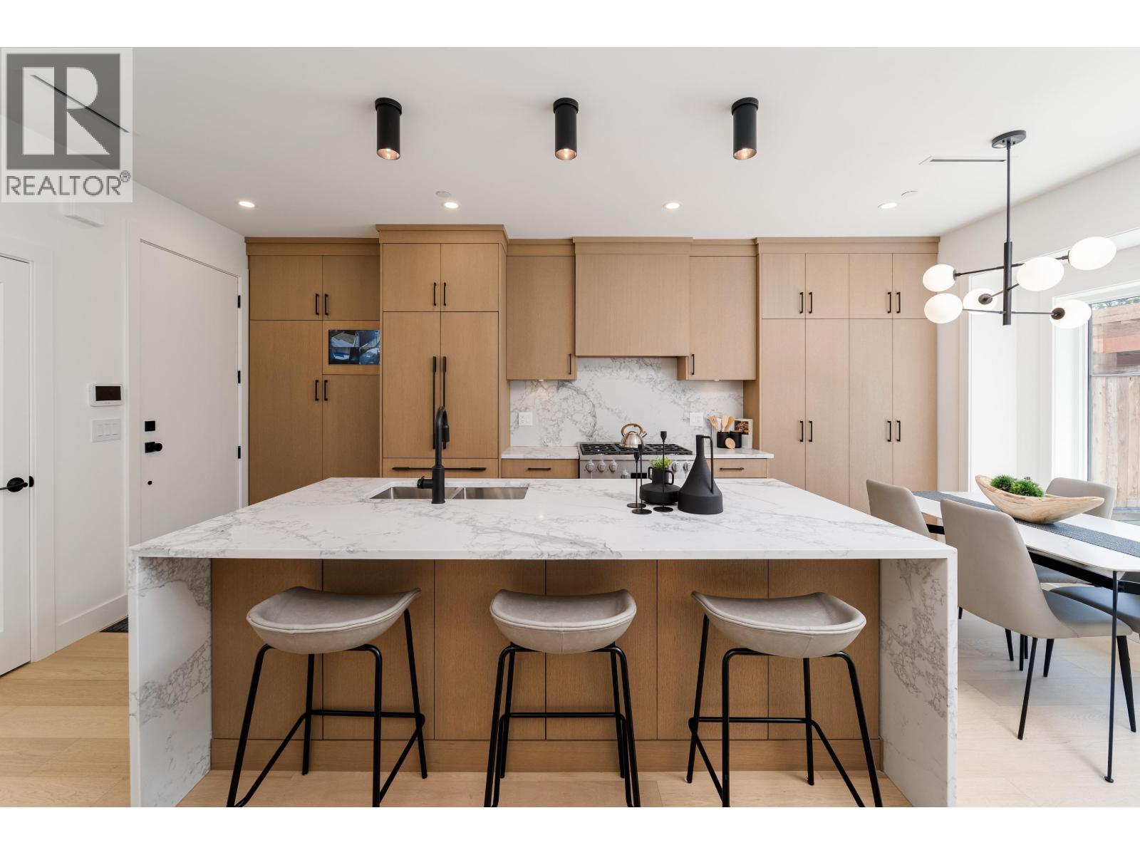 968 W 17TH AVENUE, Vancouver