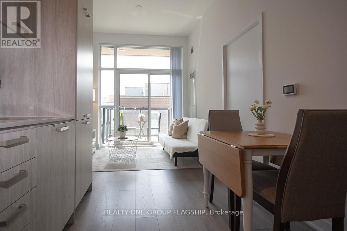 308 - 38 HONEYCRISP CRESCENT - Photo 3 of 18, Vaughan (Vaughan Corporate Centre), Ontario