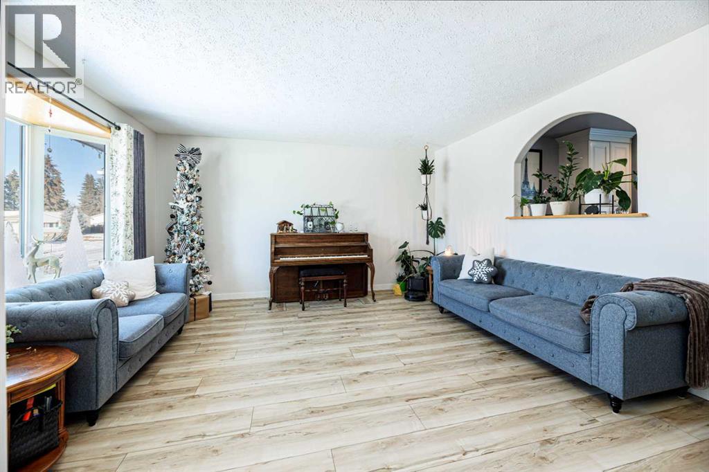 Single Family House Bungalow for Sale in   Avenue Mountview Red Deer 