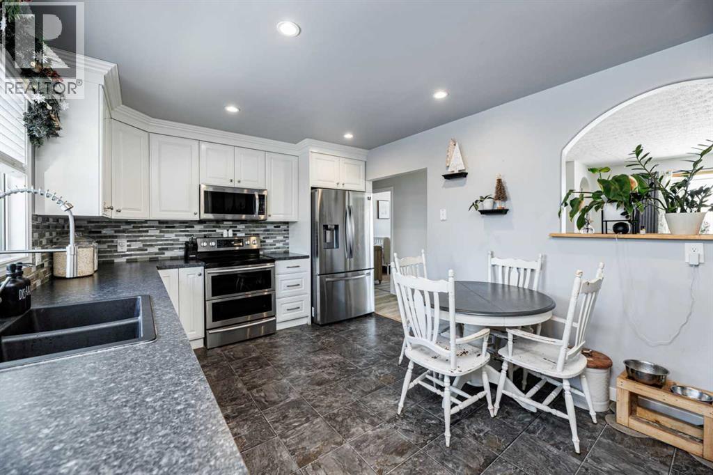 Single Family House Bungalow for Sale in   Avenue Mountview Red Deer 