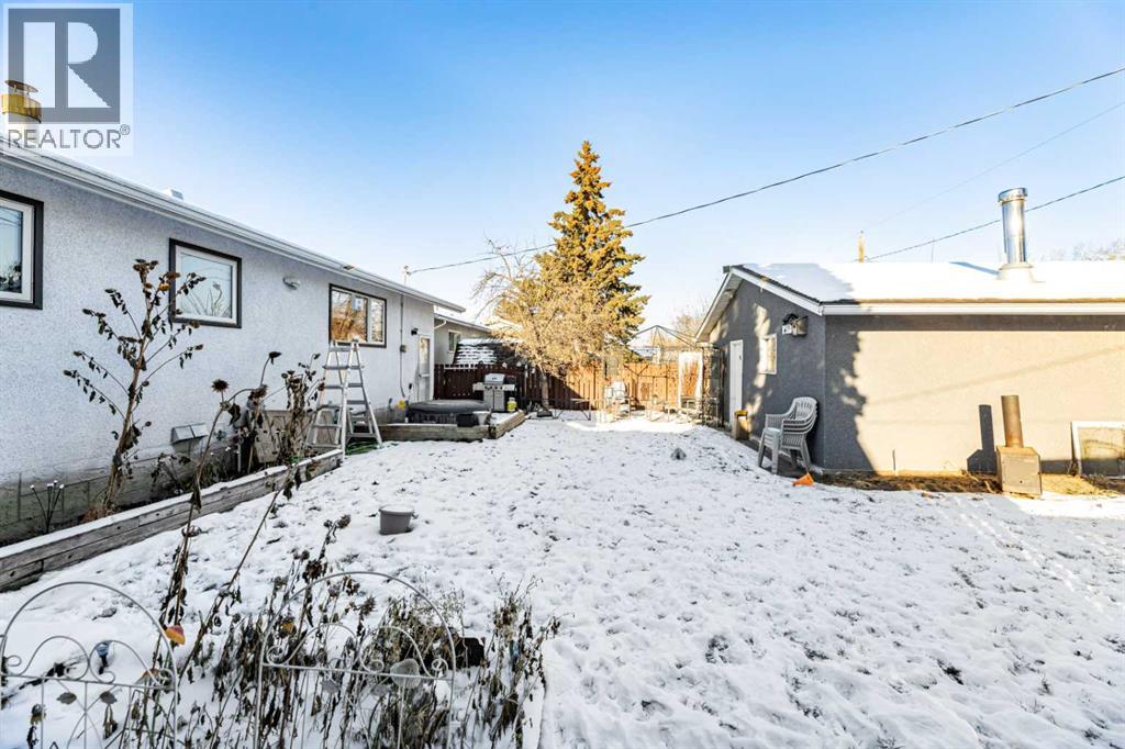 Single Family House Bungalow for Sale in   Avenue Mountview Red Deer 