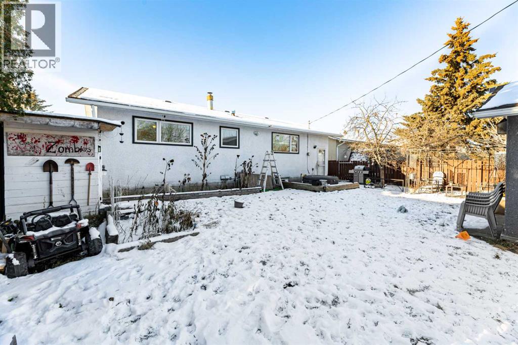 Single Family House Bungalow for Sale in   Avenue Mountview Red Deer 