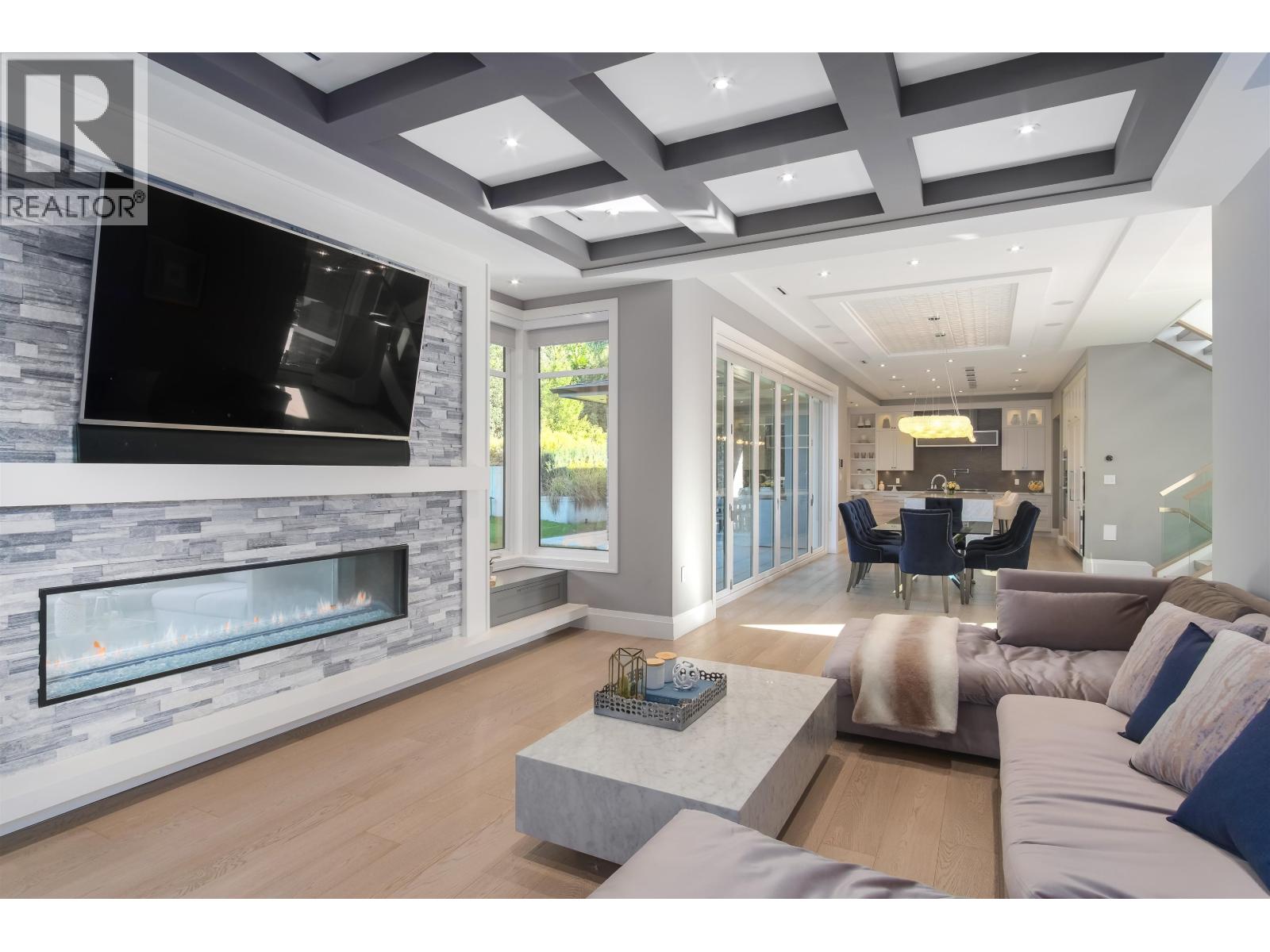 4090 SUNNYCREST DRIVE, North Vancouver