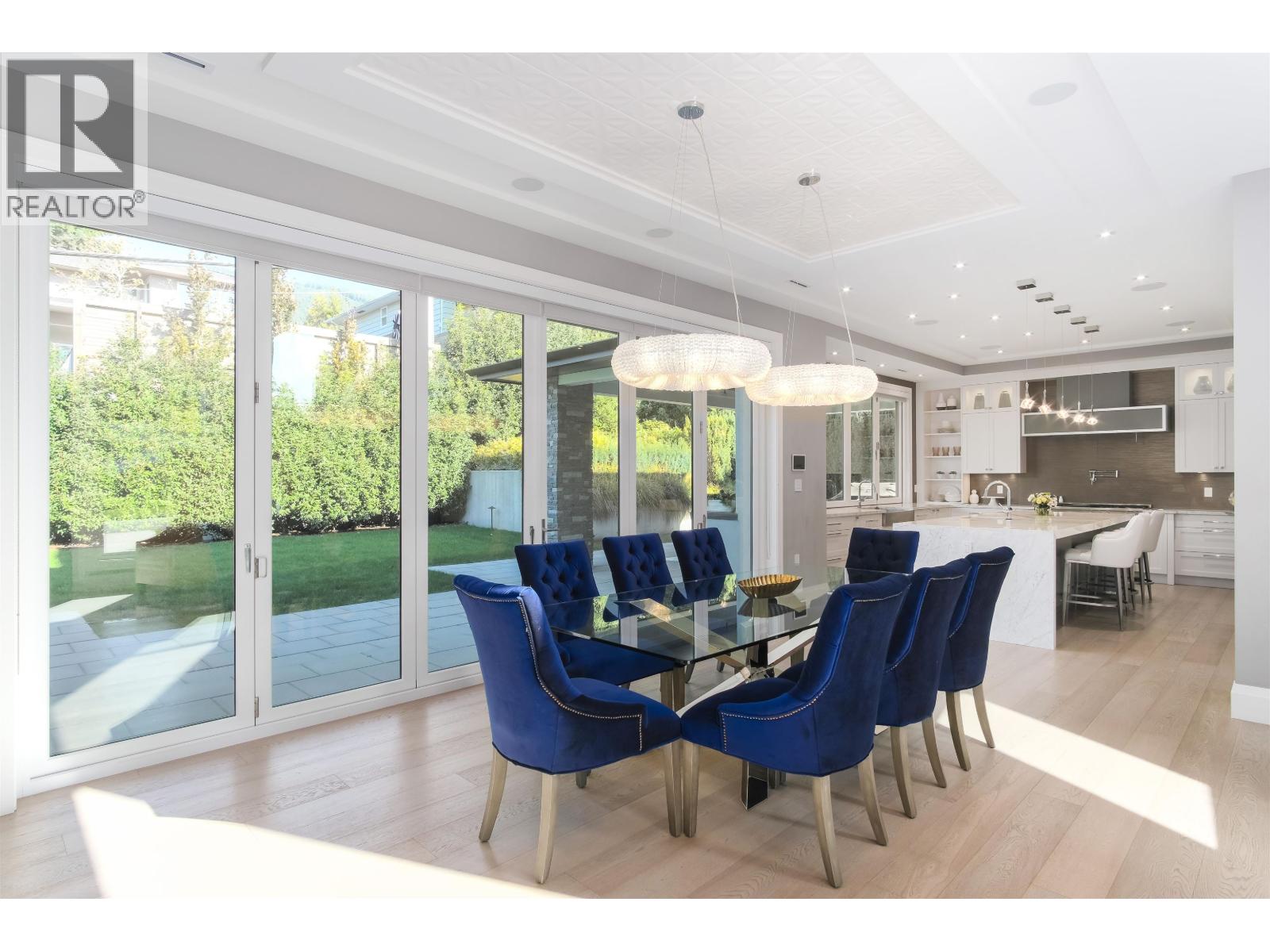 4090 SUNNYCREST DRIVE, North Vancouver