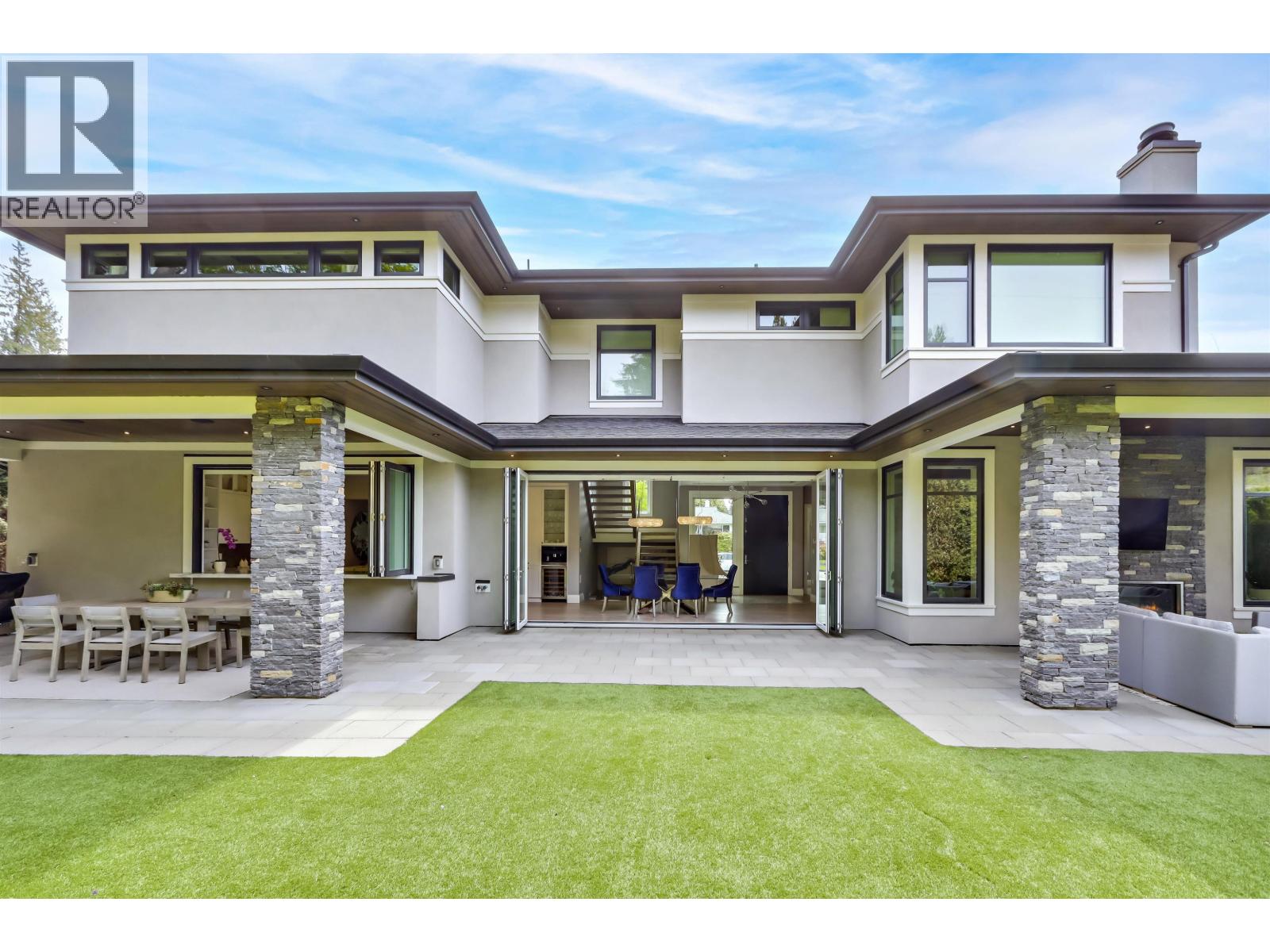 4090 SUNNYCREST DRIVE, North Vancouver