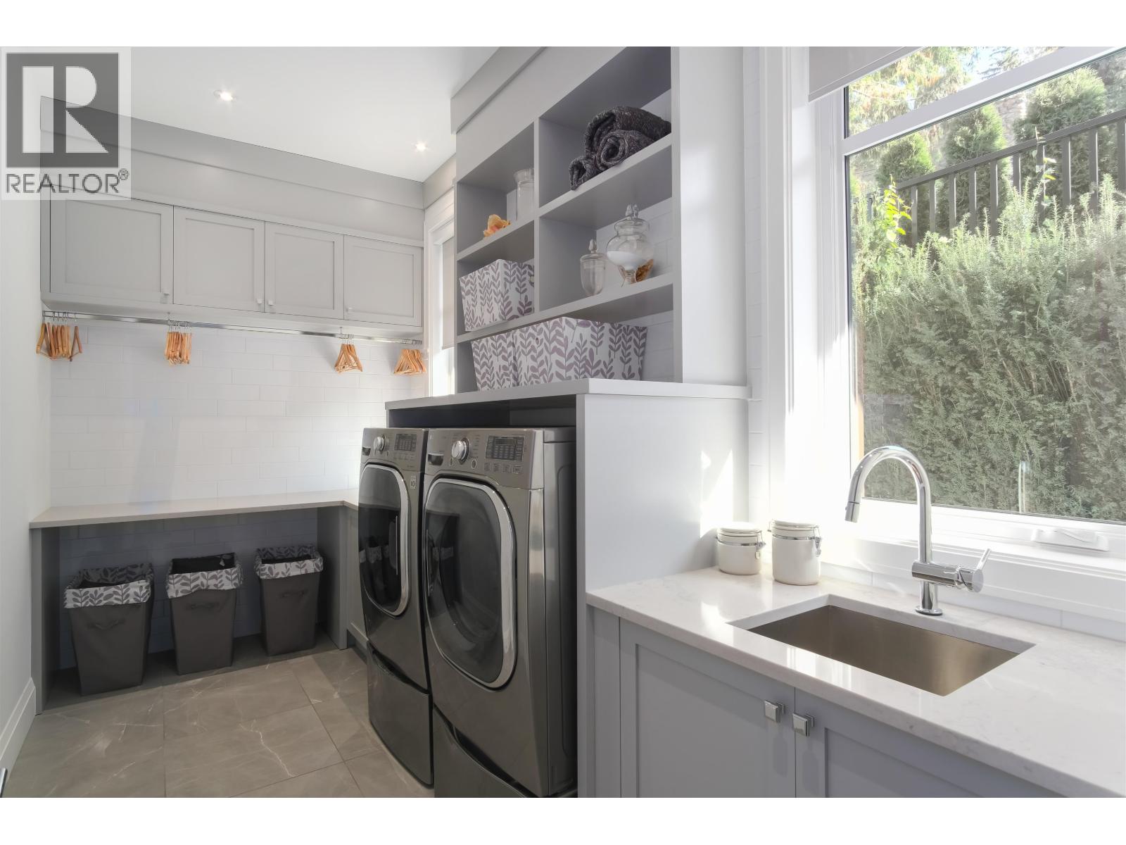 4090 SUNNYCREST DRIVE, North Vancouver