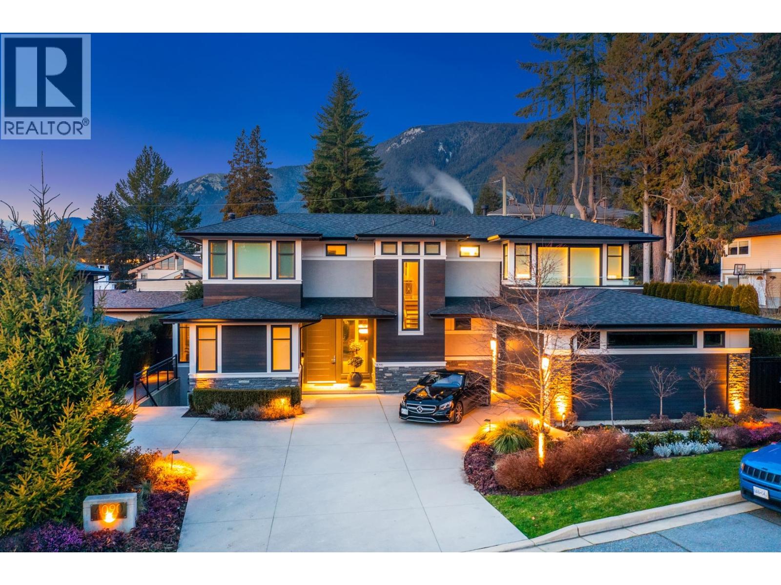 4090 SUNNYCREST DRIVE, North Vancouver