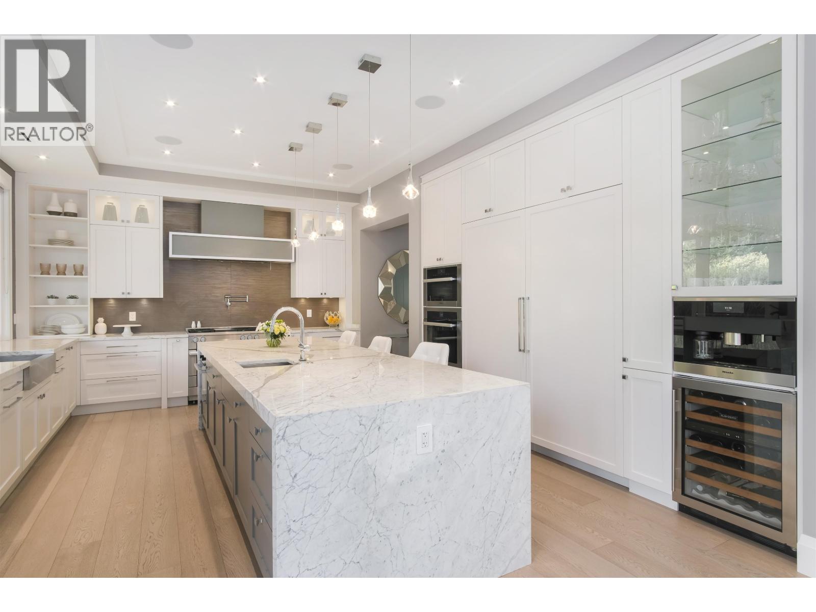 4090 SUNNYCREST DRIVE, North Vancouver