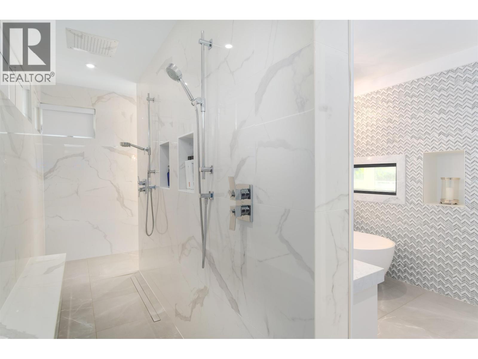 4090 SUNNYCREST DRIVE, North Vancouver