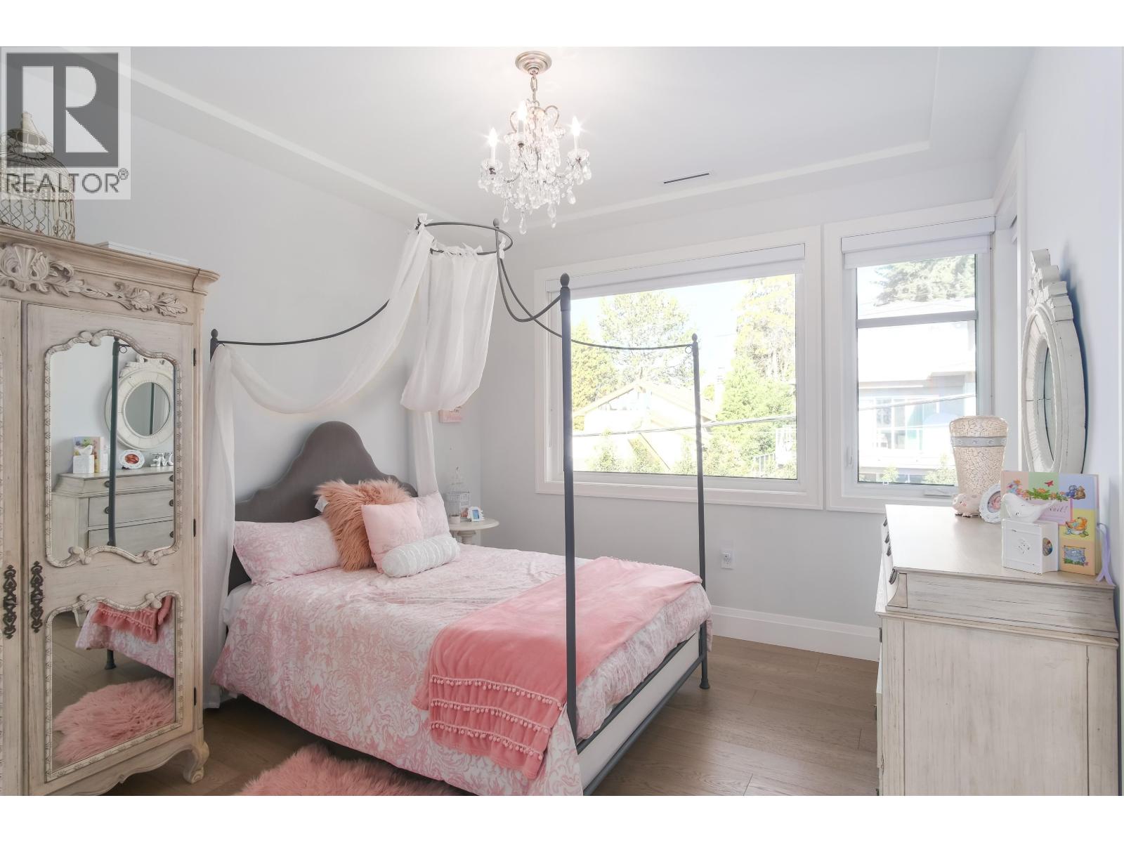 4090 SUNNYCREST DRIVE, North Vancouver