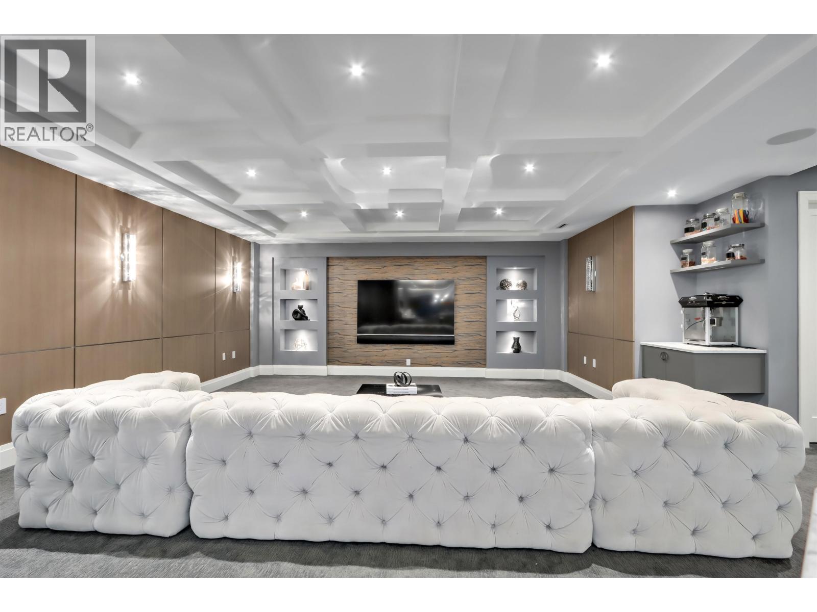 4090 SUNNYCREST DRIVE, North Vancouver