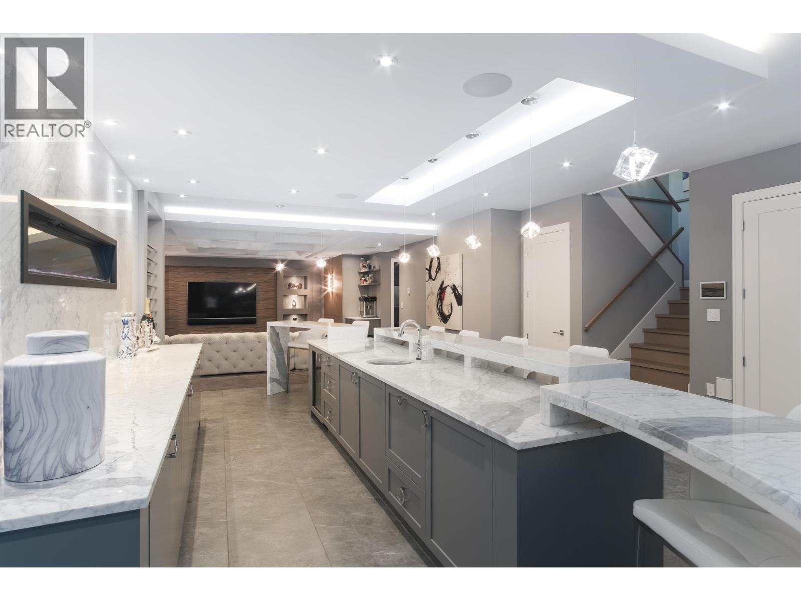 4090 SUNNYCREST DRIVE, North Vancouver