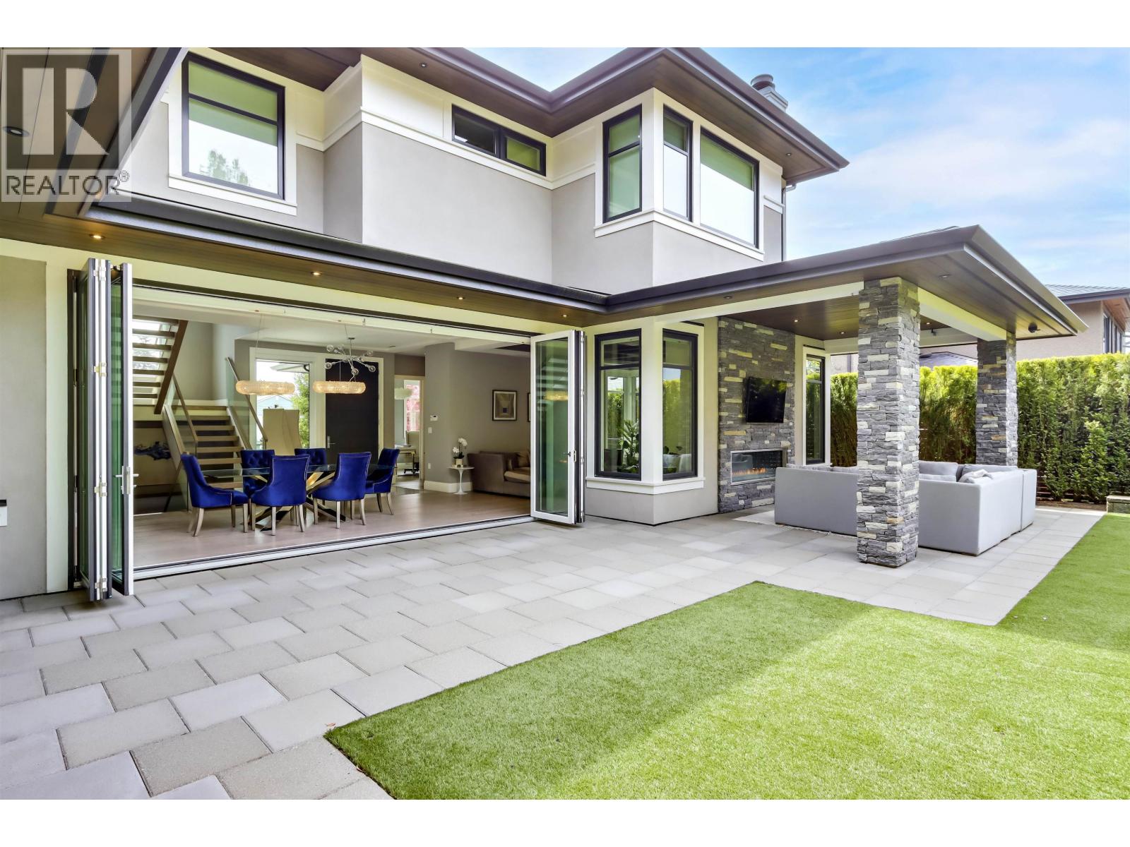 4090 SUNNYCREST DRIVE, North Vancouver