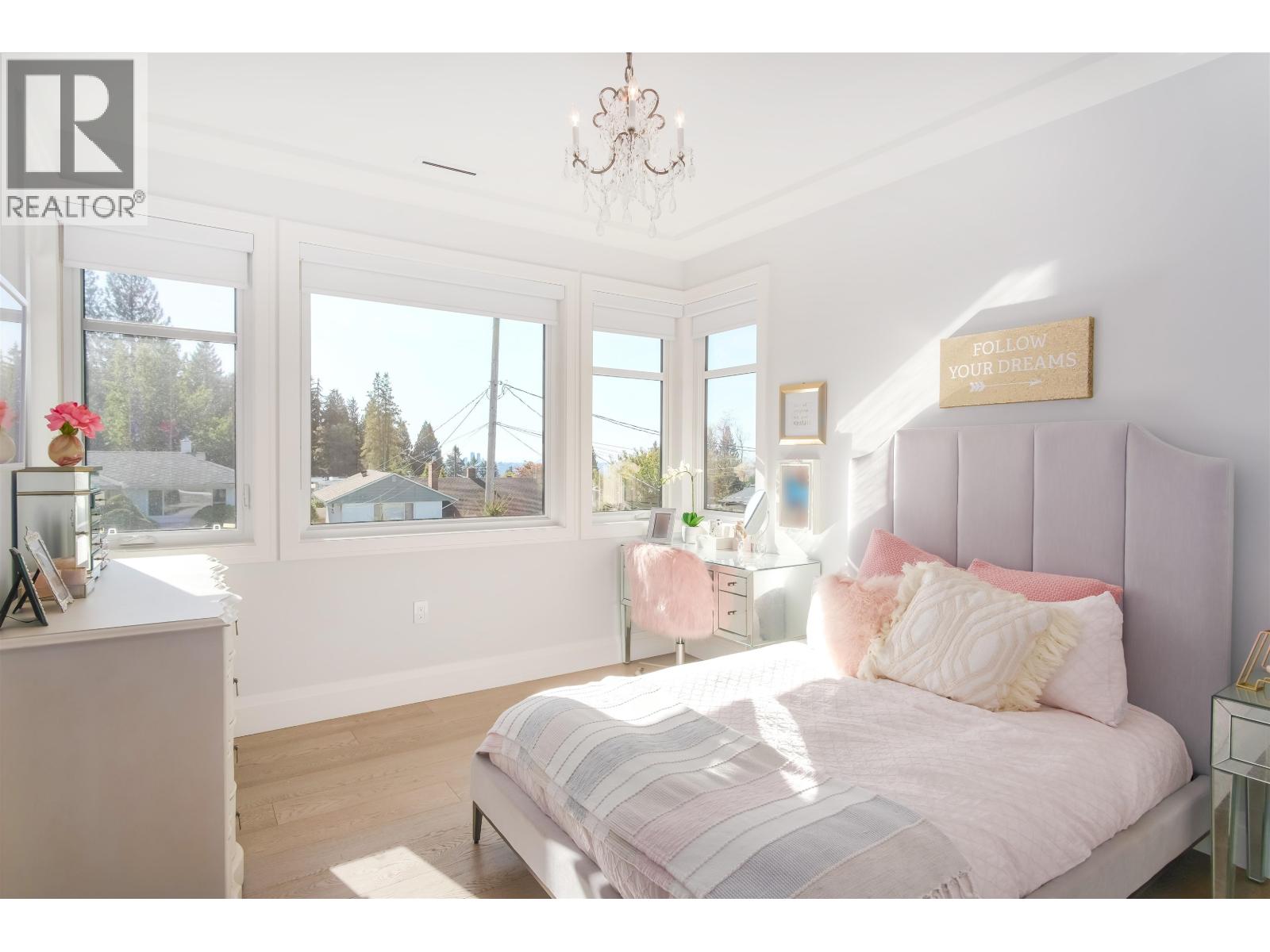 4090 SUNNYCREST DRIVE, North Vancouver