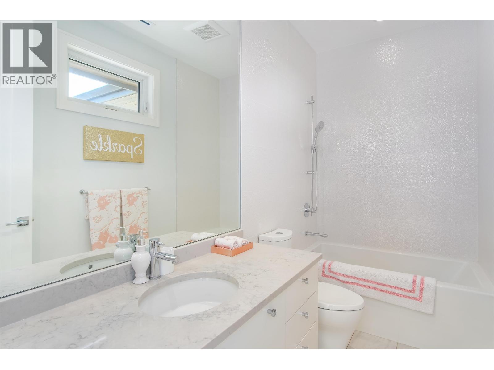 4090 SUNNYCREST DRIVE, North Vancouver