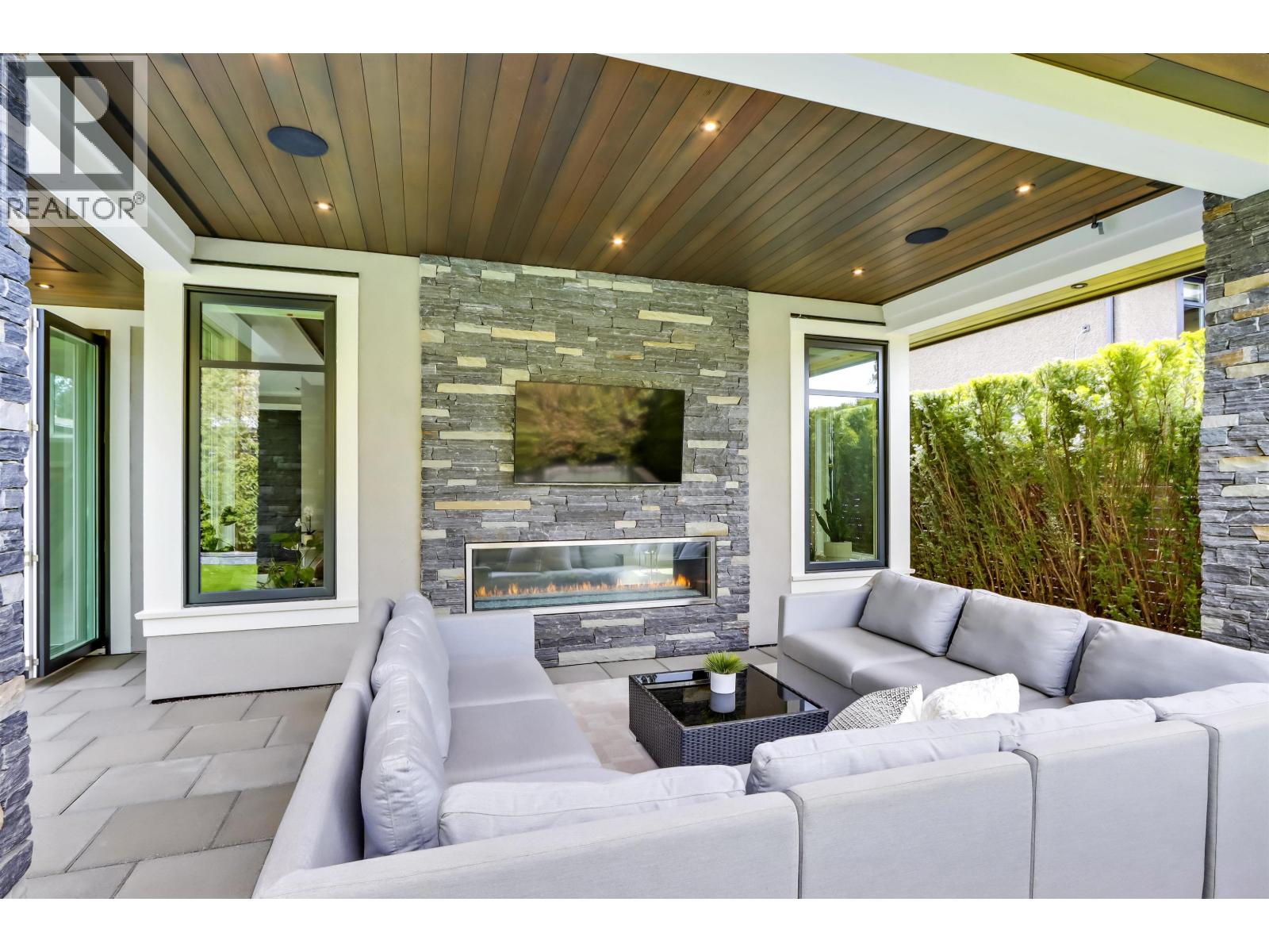 4090 SUNNYCREST DRIVE, North Vancouver