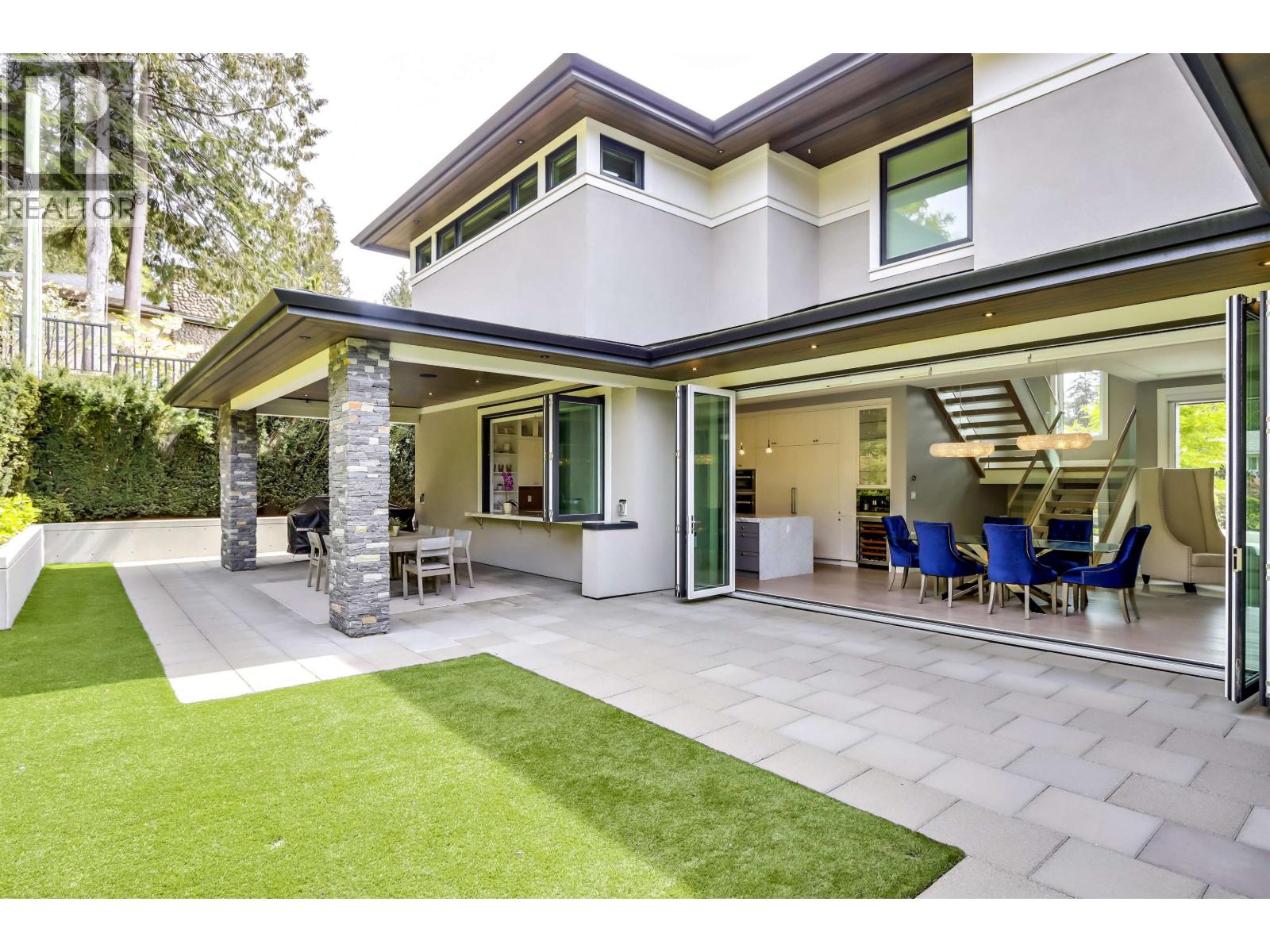 4090 SUNNYCREST DRIVE, North Vancouver