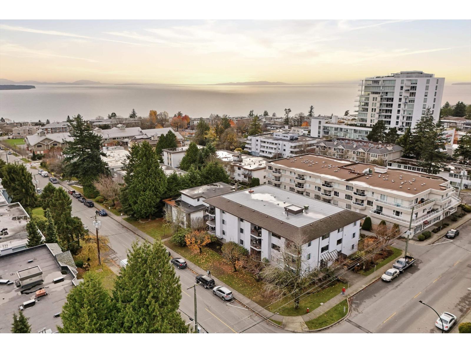 104 15290 THRIFT AVENUE, White Rock