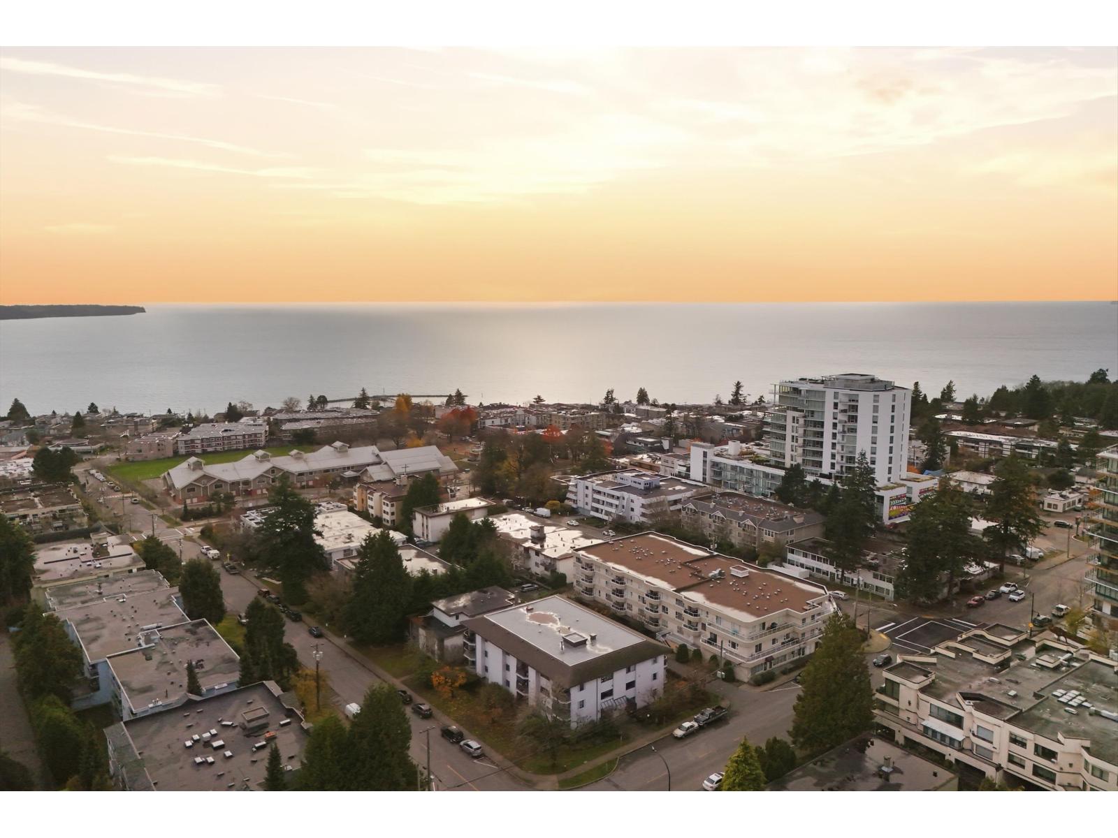 104 15290 THRIFT AVENUE, White Rock