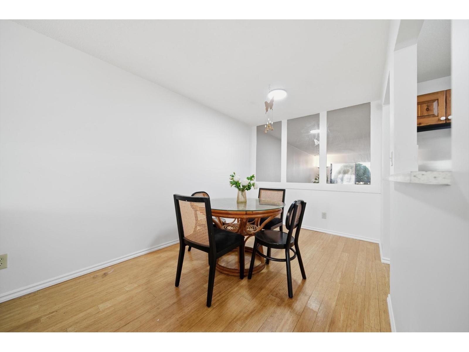 104 15290 THRIFT AVENUE, White Rock