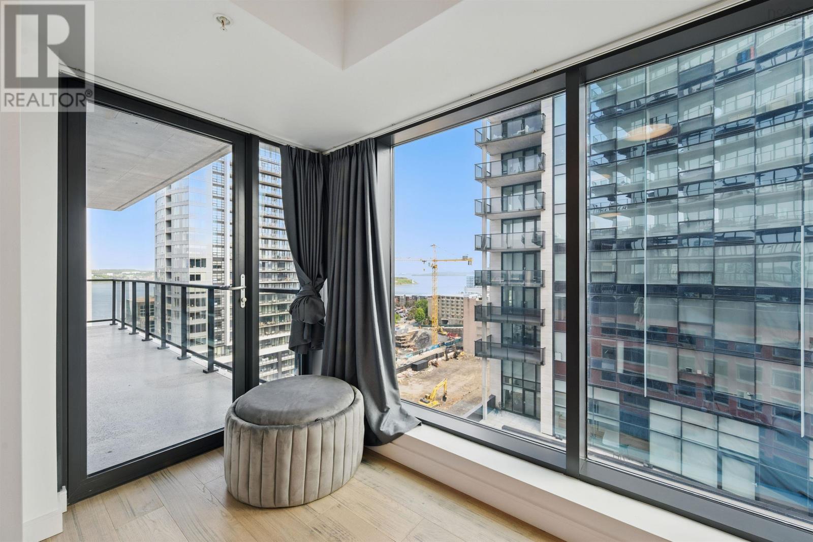 Property 12 of 42 of 910 1650 Granville Street