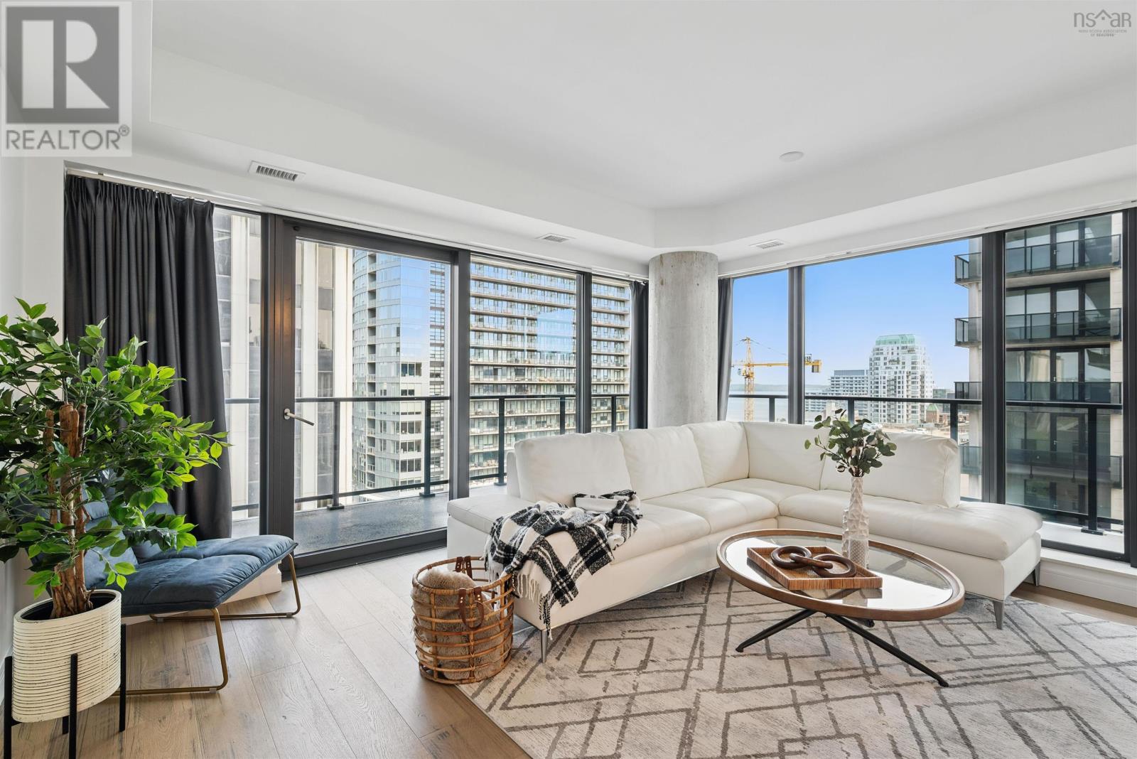 Property 20 of 42 of 910 1650 Granville Street