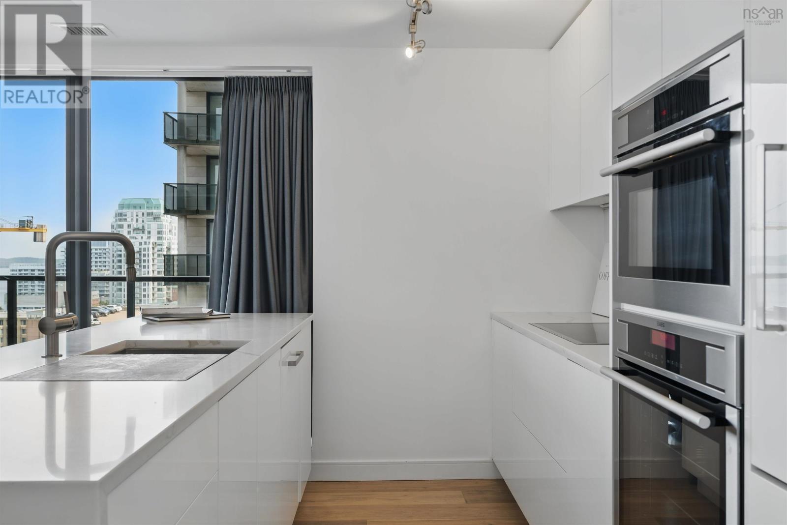 Property 17 of 42 of 910 1650 Granville Street