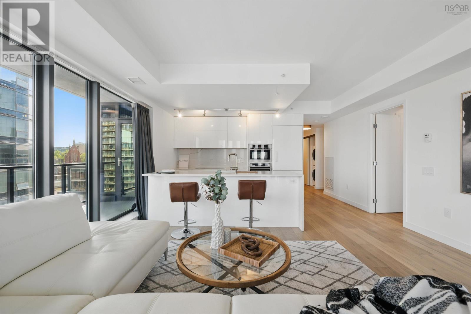 Property 23 of 42 of 910 1650 Granville Street