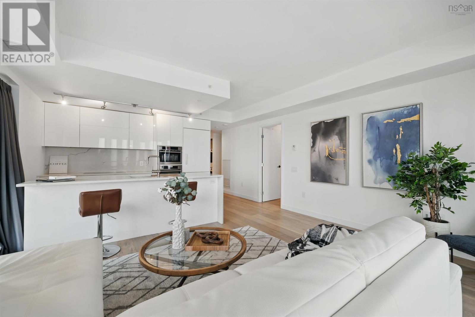 Property 24 of 42 of 910 1650 Granville Street