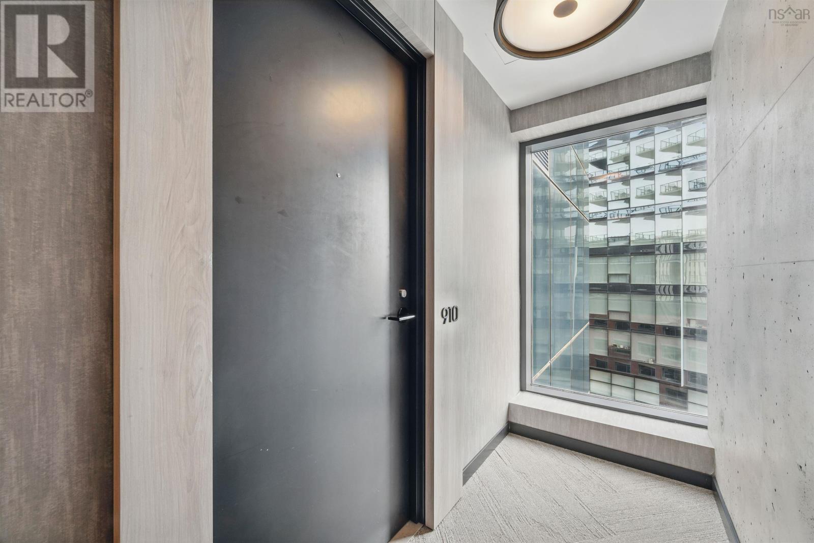 Property 32 of 42 of 910 1650 Granville Street