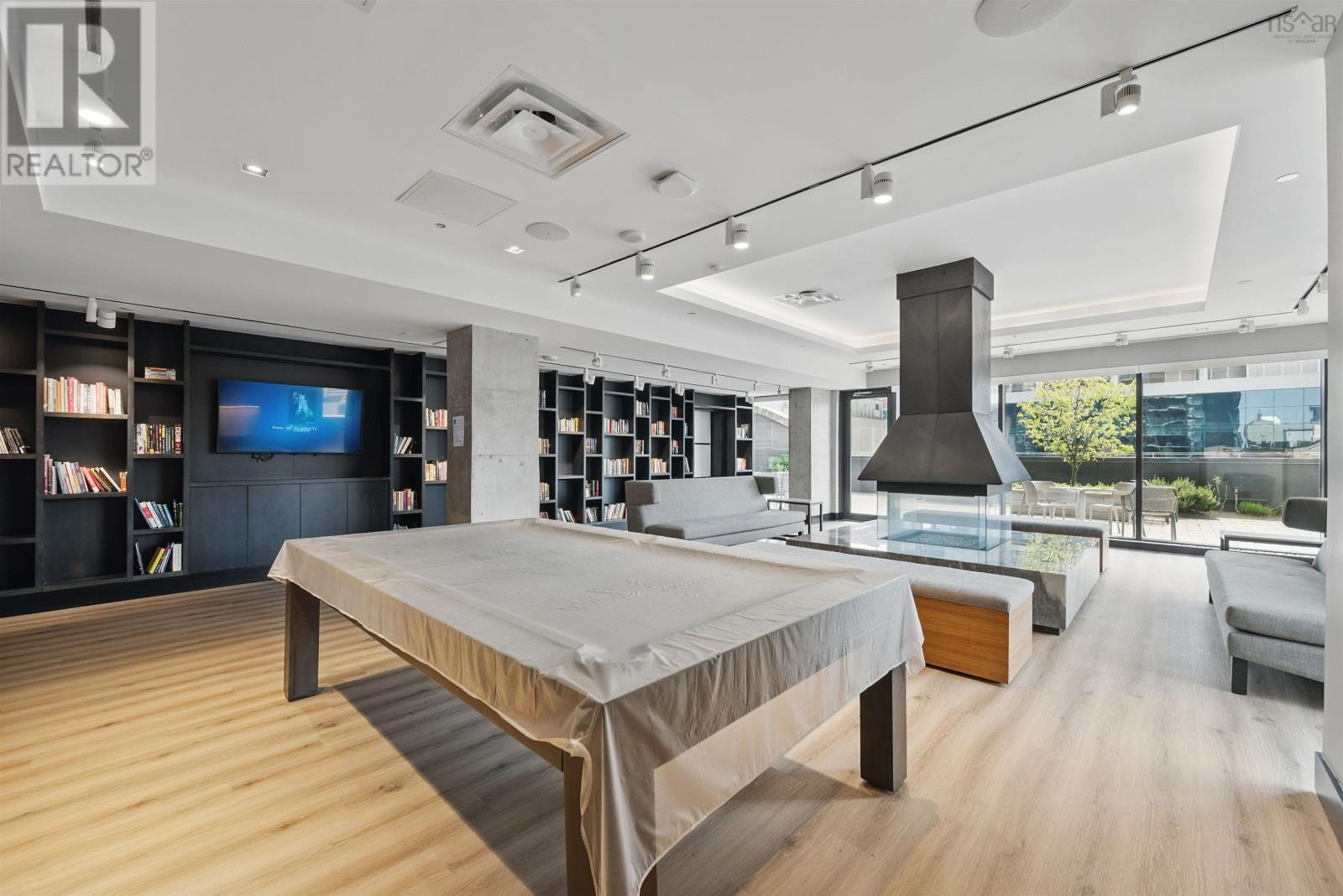 Property 39 of 42 of 910 1650 Granville Street