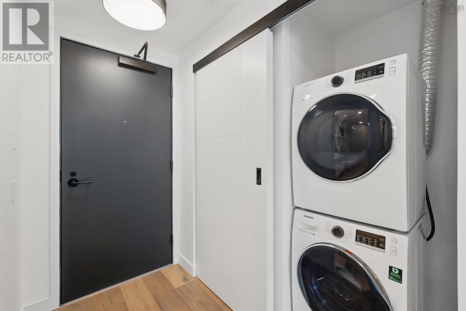 Property 7 of 42 of 910 1650 Granville Street