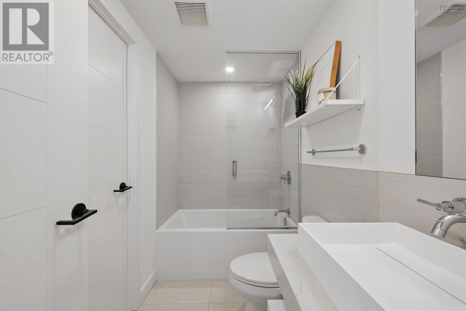 Property 6 of 42 of 910 1650 Granville Street