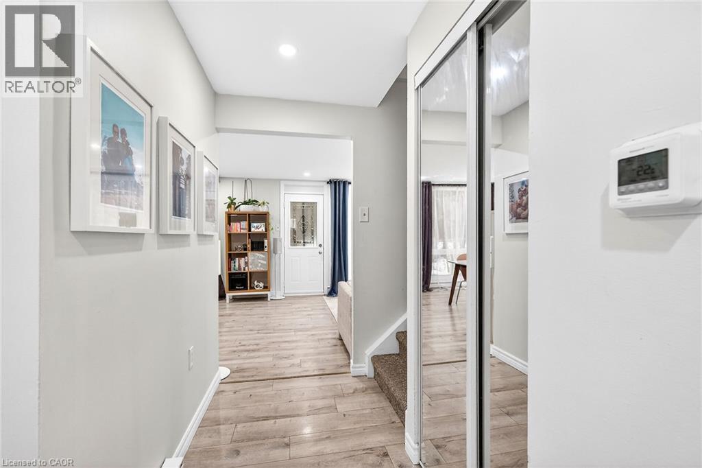 25 BRITTEN Close Unit# B63 - Photo 5 of 39, Hamilton, Ontario