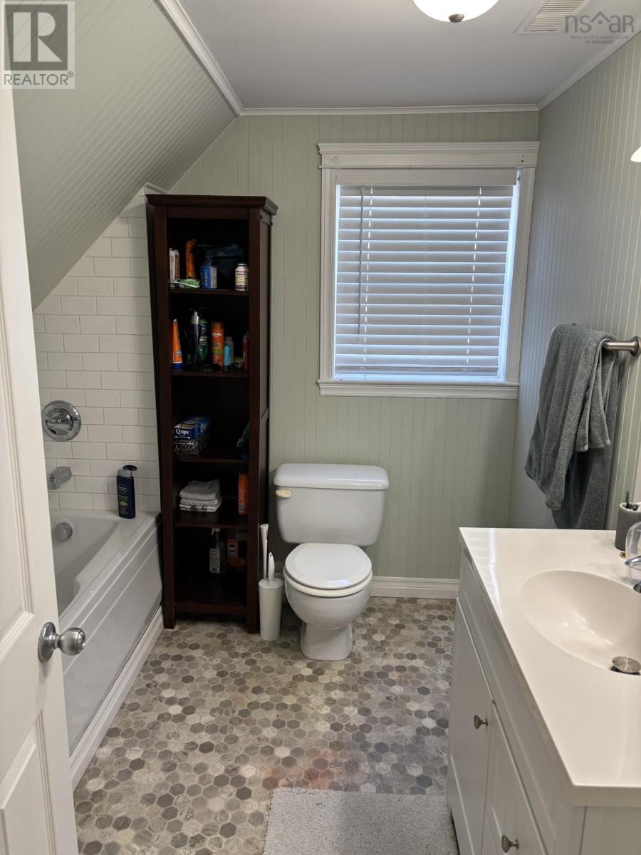 Property 10 of 18 of 115 Queen