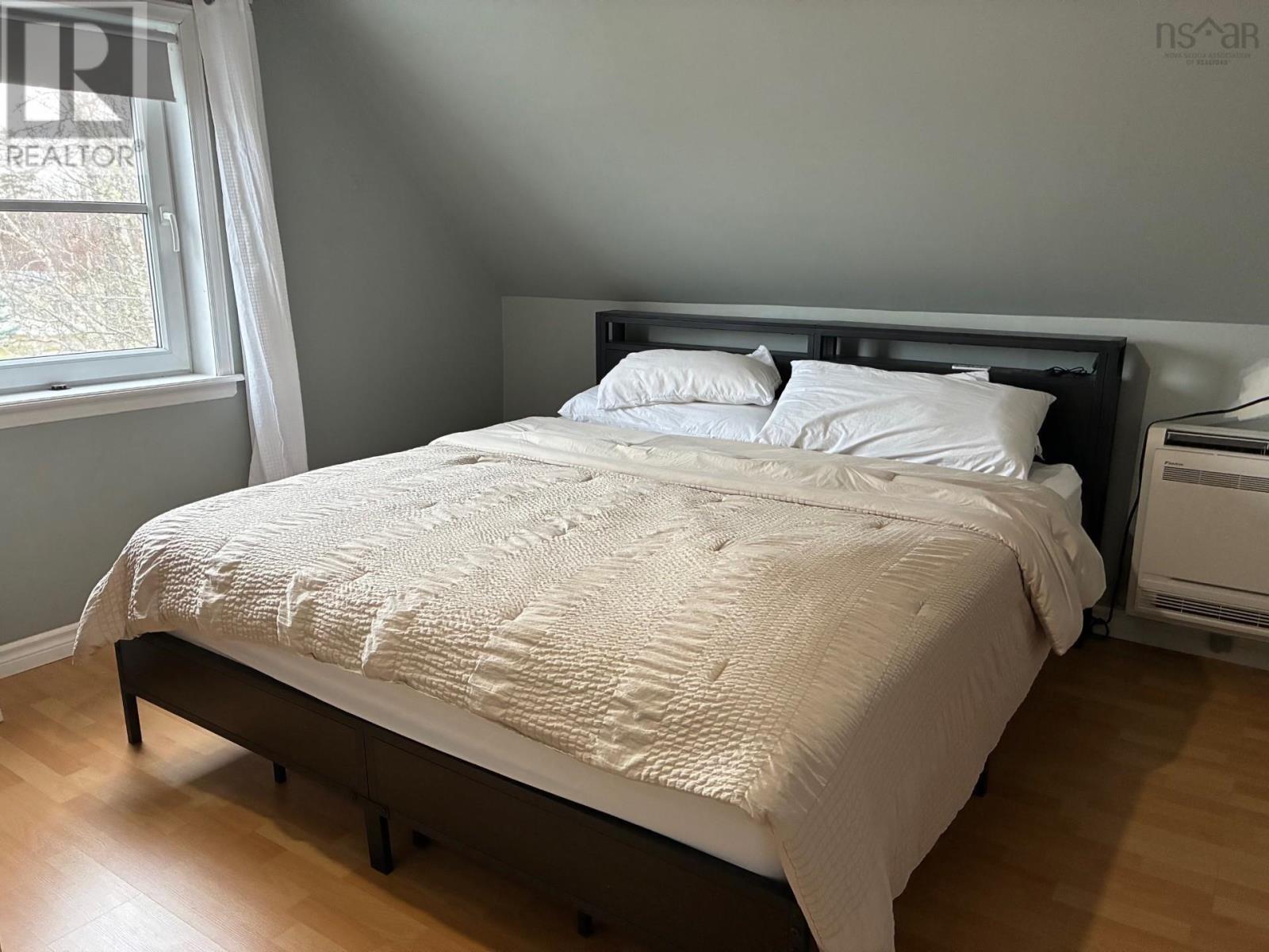 Property 6 of 18 of 115 Queen