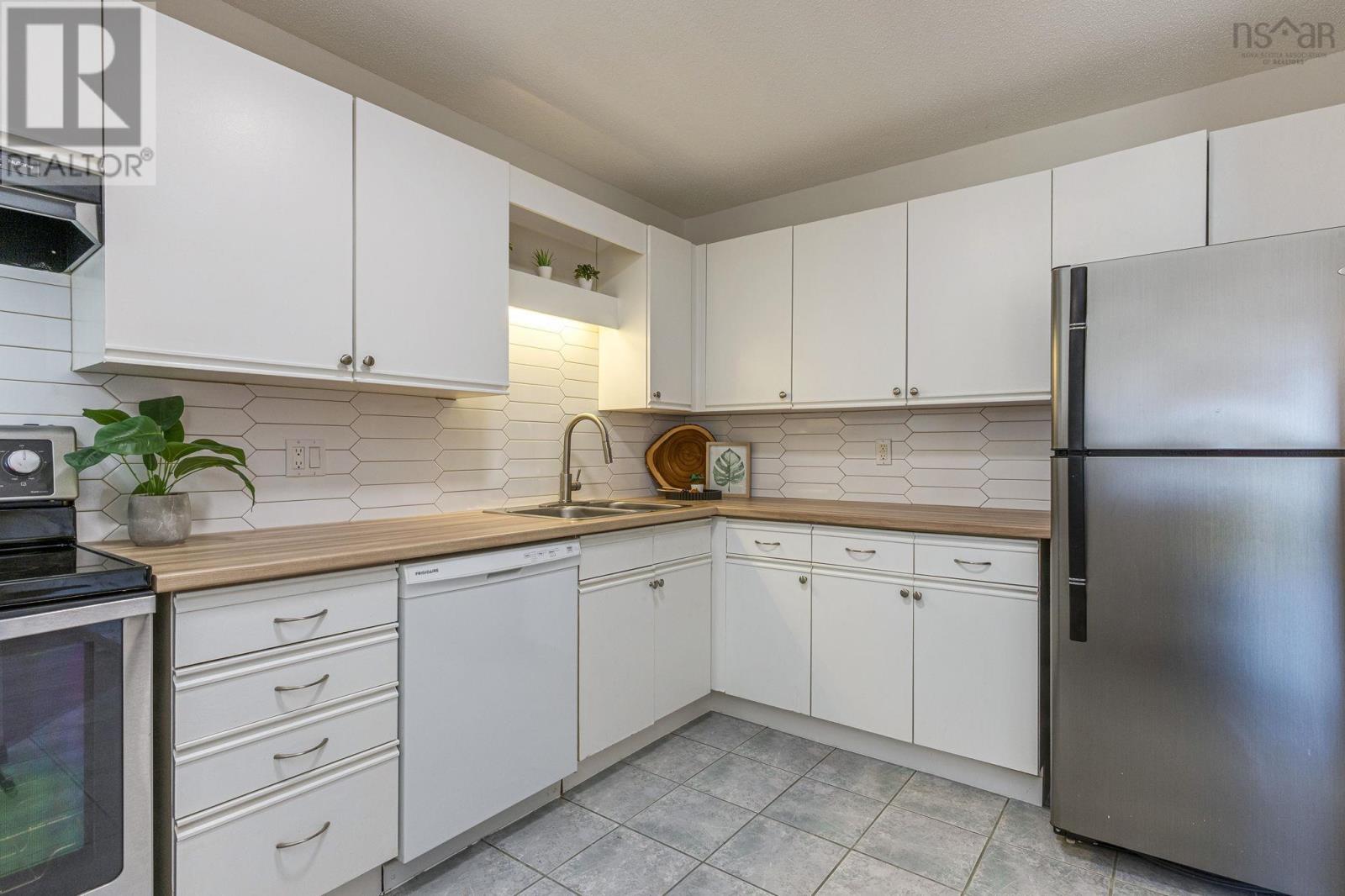 Property 7 of 30 of 219 3700 John Parr