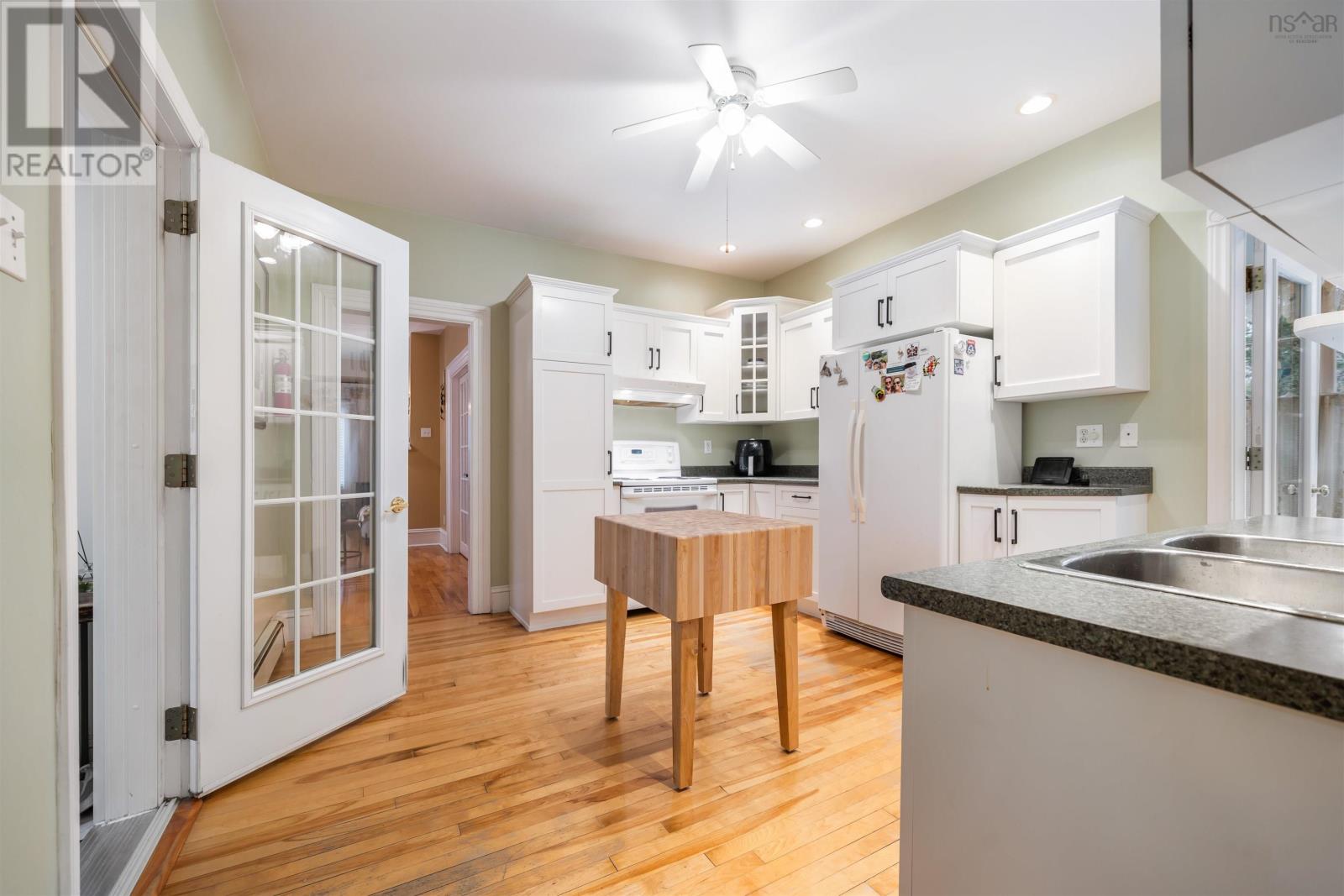 Property 22 of 49 of 1273 North Main Street